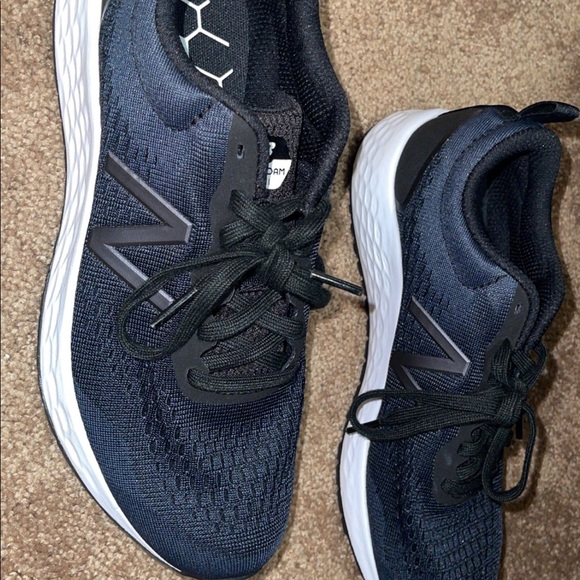 New Balance size 7 shoes - Picture 3 of 5